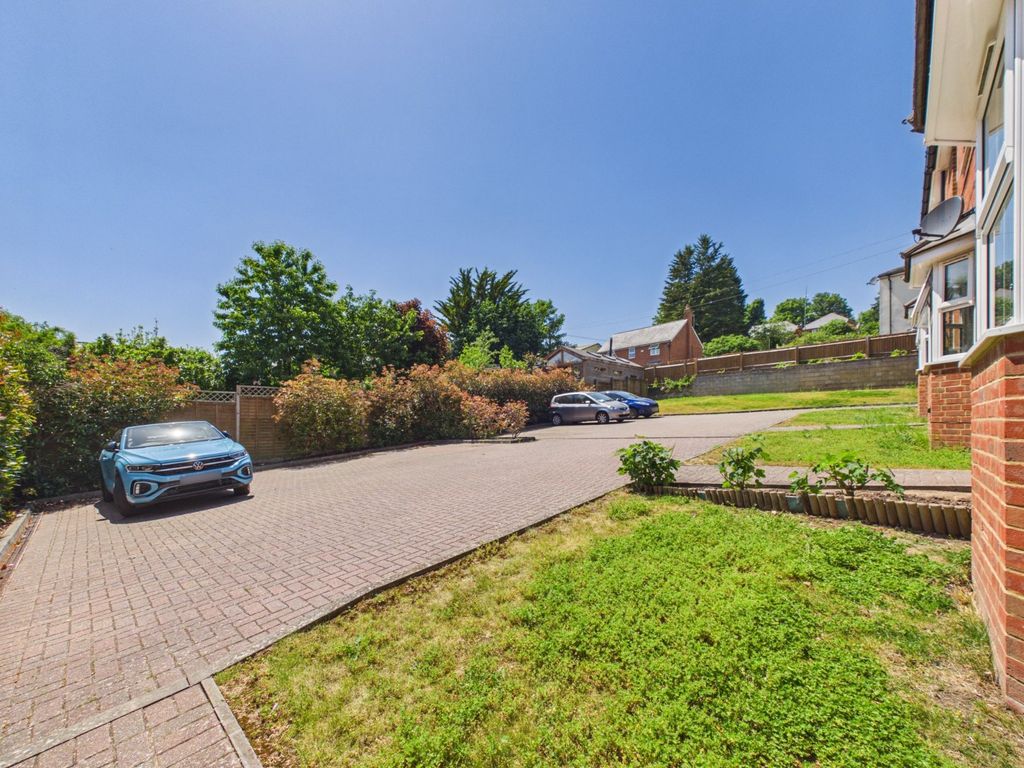 Property photo 3 of 12 Car Park