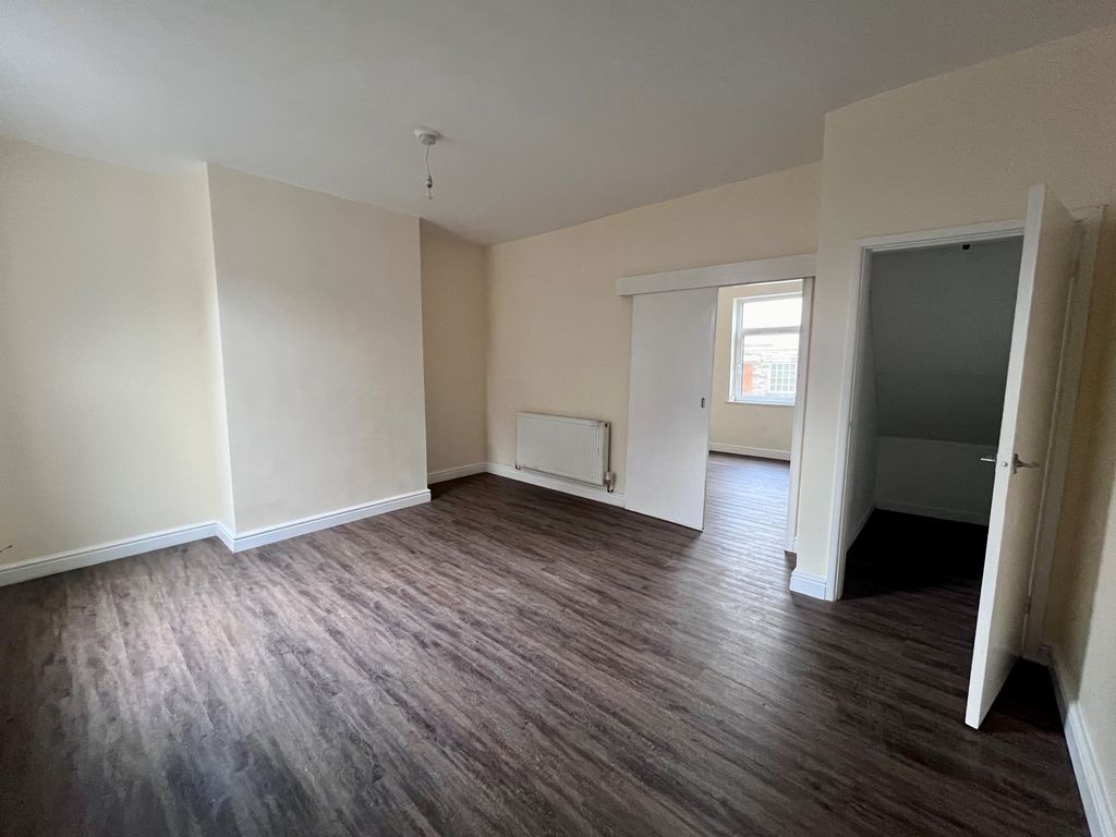 Property photo 3 of 7 Living Room