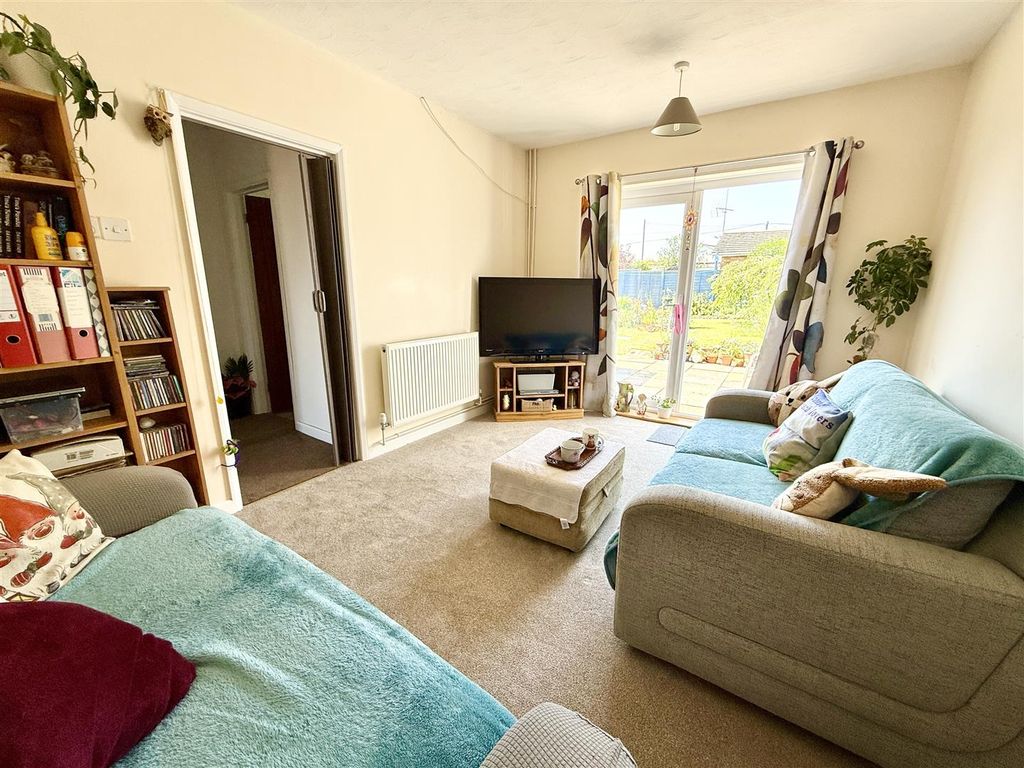 Property photo 3 of 15 Lounge