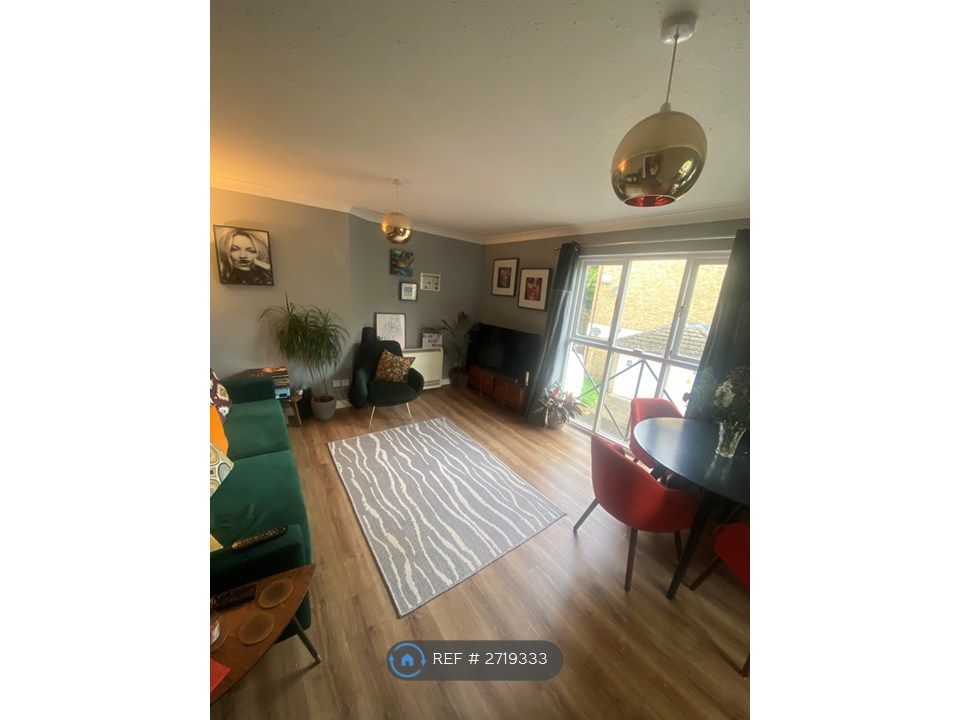 Property photo 1 of 9 Living Room