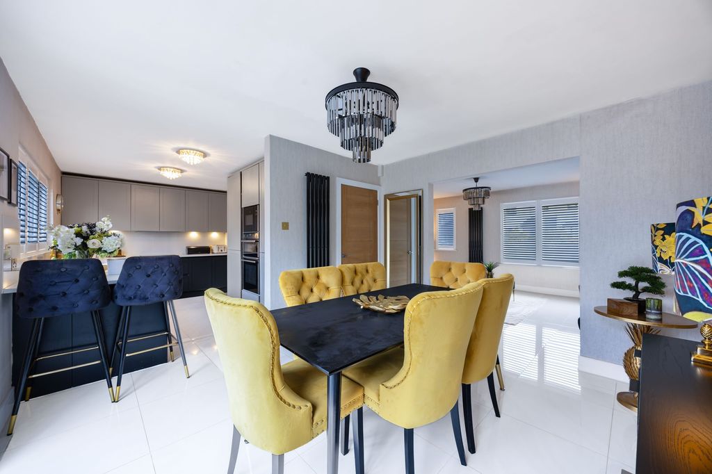 Property photo 2 of 36