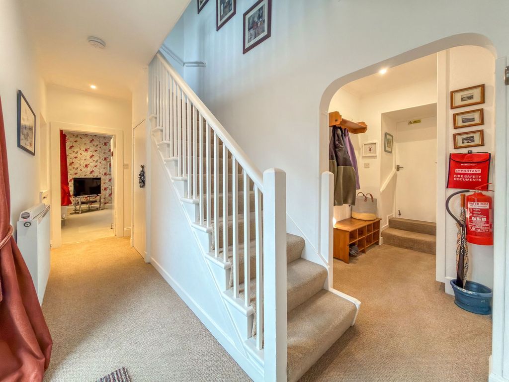 Property photo 3 of 34