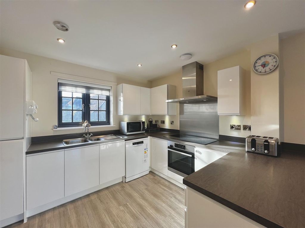 Property photo 2 of 11 Kitchen