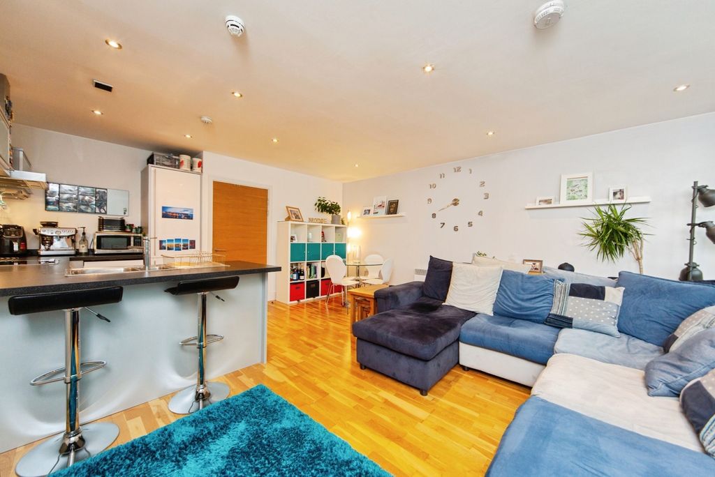 Property photo 2 of 20 Pbox-Img.Jpg