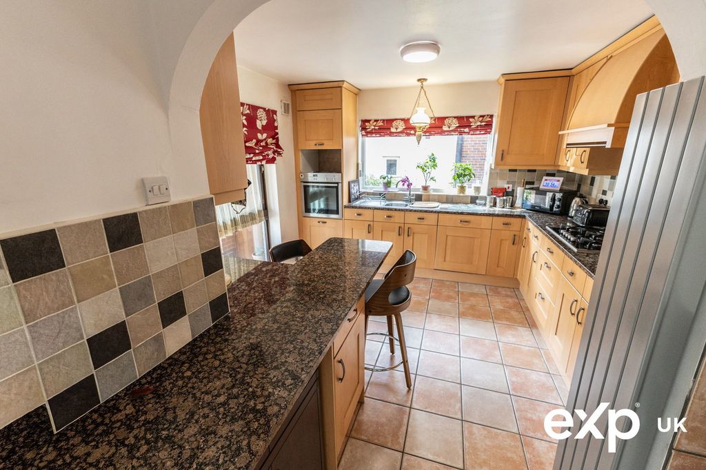 Property photo 3 of 32