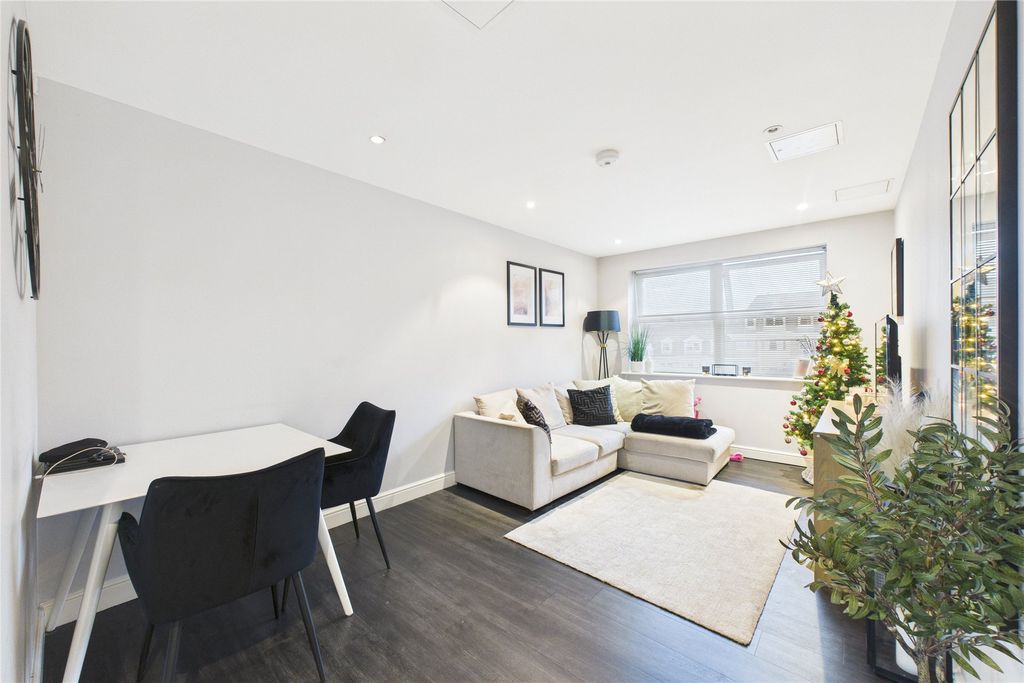 Property photo 2 of 9 Picture No. 18