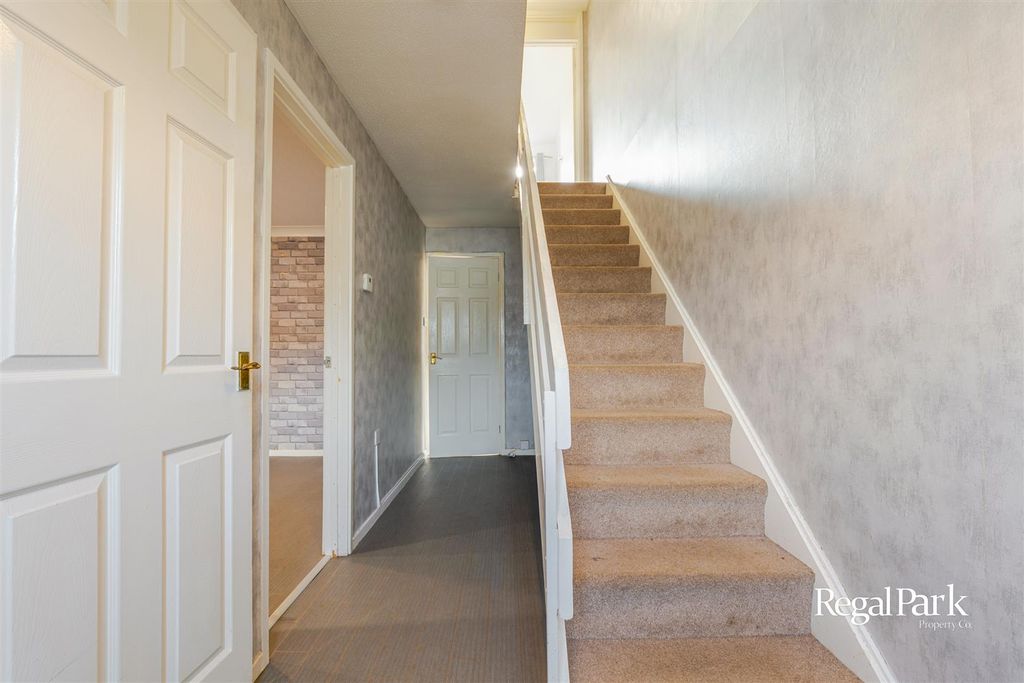 Property photo 3 of 21 Entrance Hall