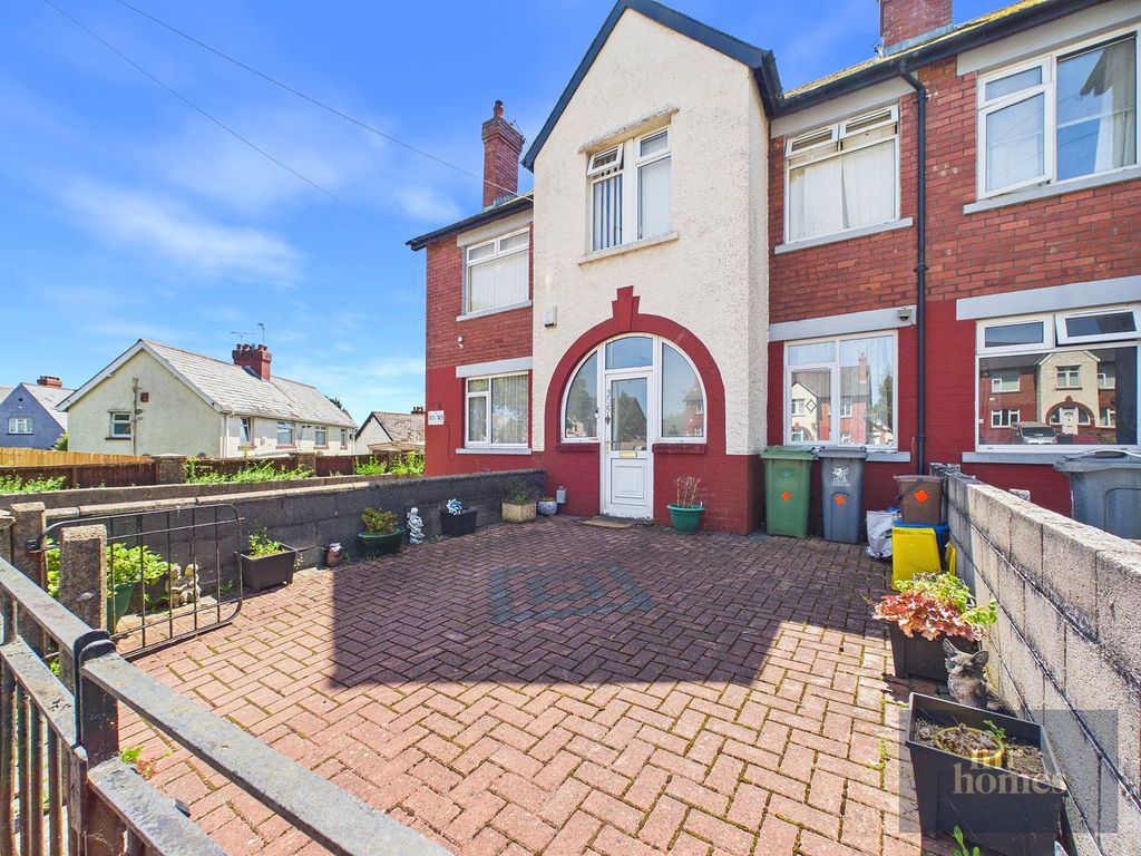 Property photo 1 of 32