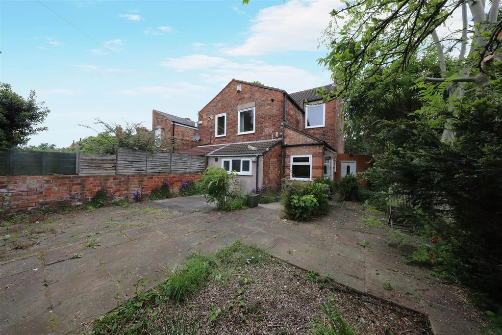 Property photo 3 of 19 Outside