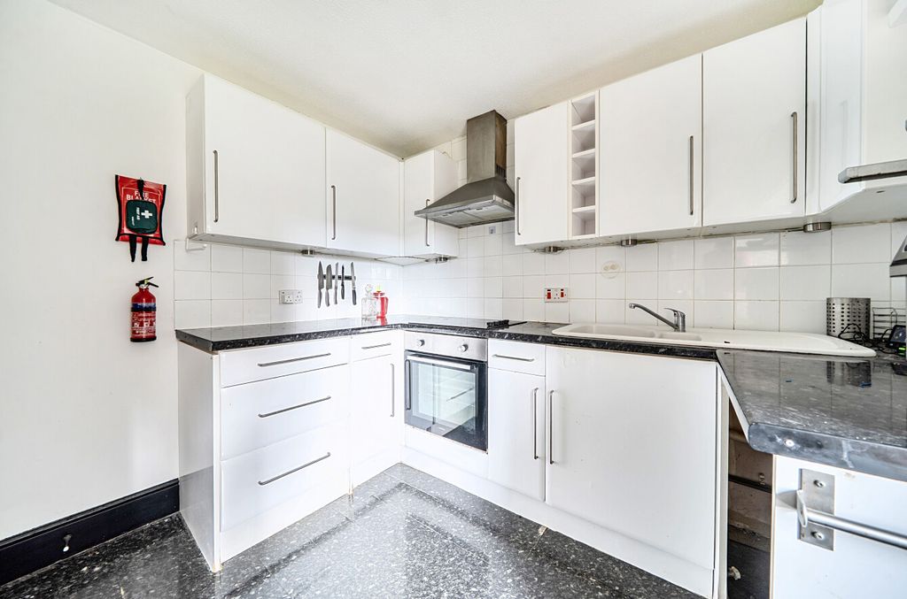 Property photo 3 of 11 1463701-13-6A06E5...