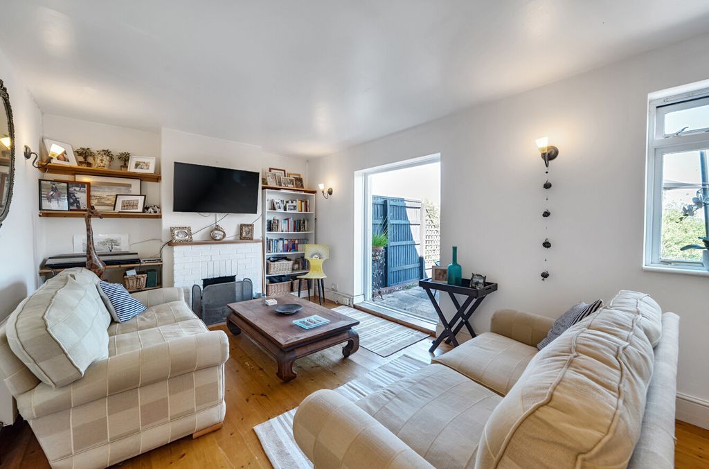 Property photo 2 of 16 1316737-34-6862c3...
