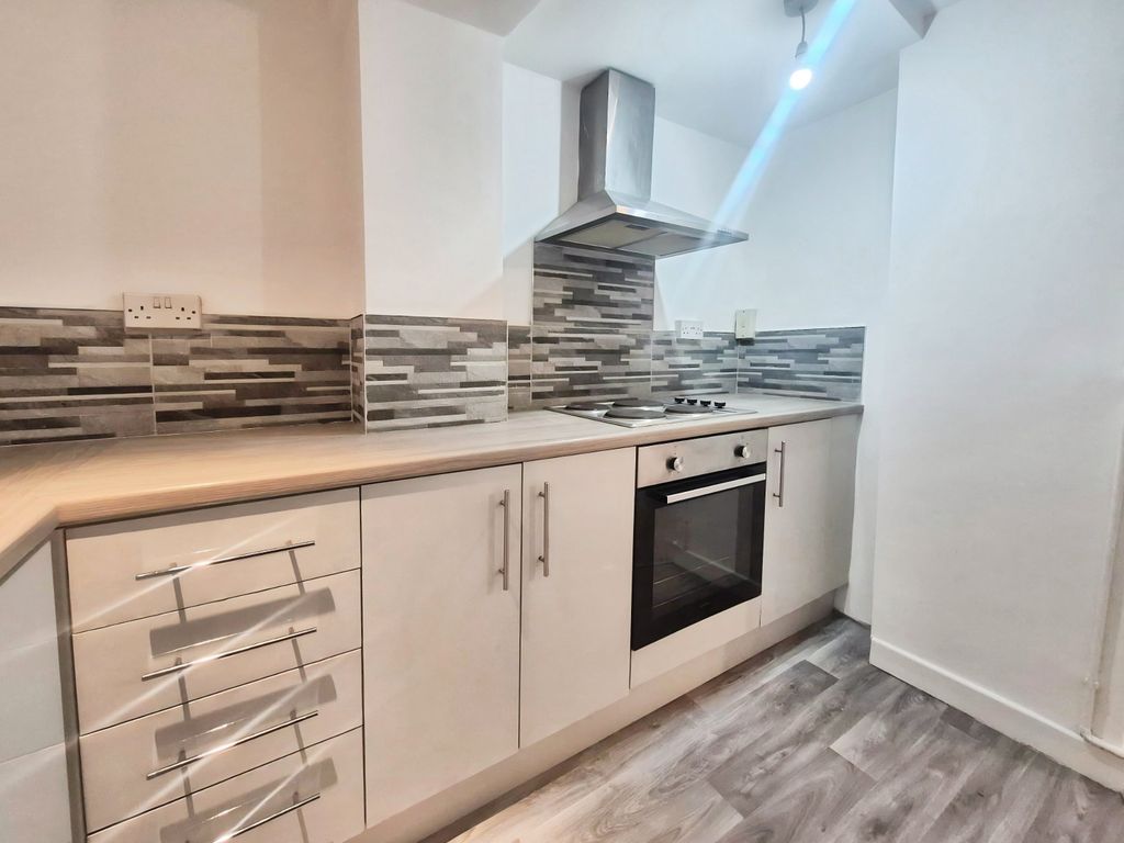 Property photo 2 of 10 8490Cf3E-Kitchen 20 282 29