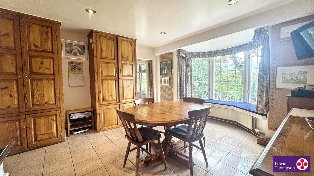 Property photo 3 of 37