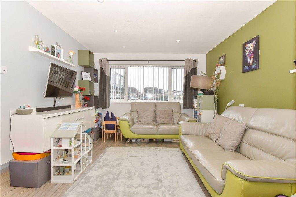 Property photo 2 of 10 Lounge