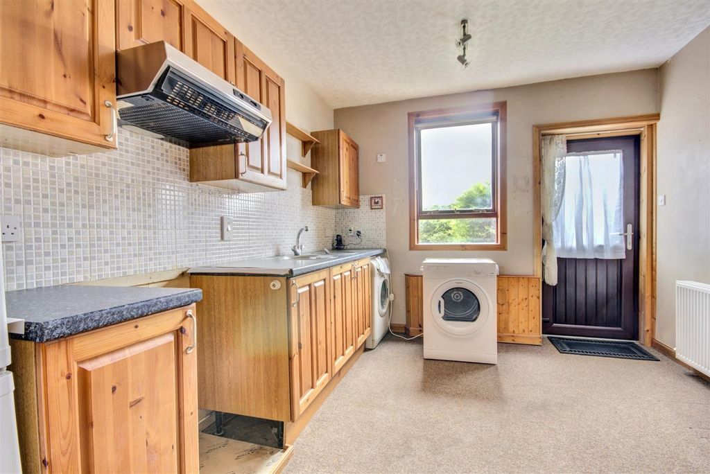 Property photo 3 of 18 Kitchen
