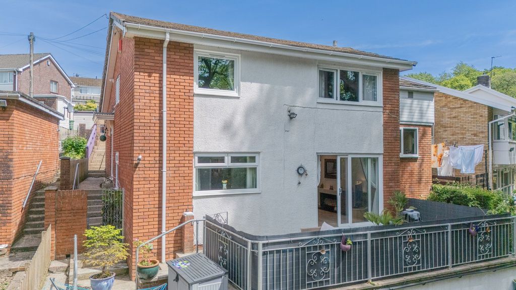 Property photo 1 of 40