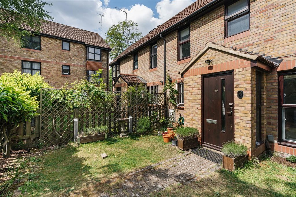 Property photo 2 of 14 St_Crispins_Close-14.Jpg