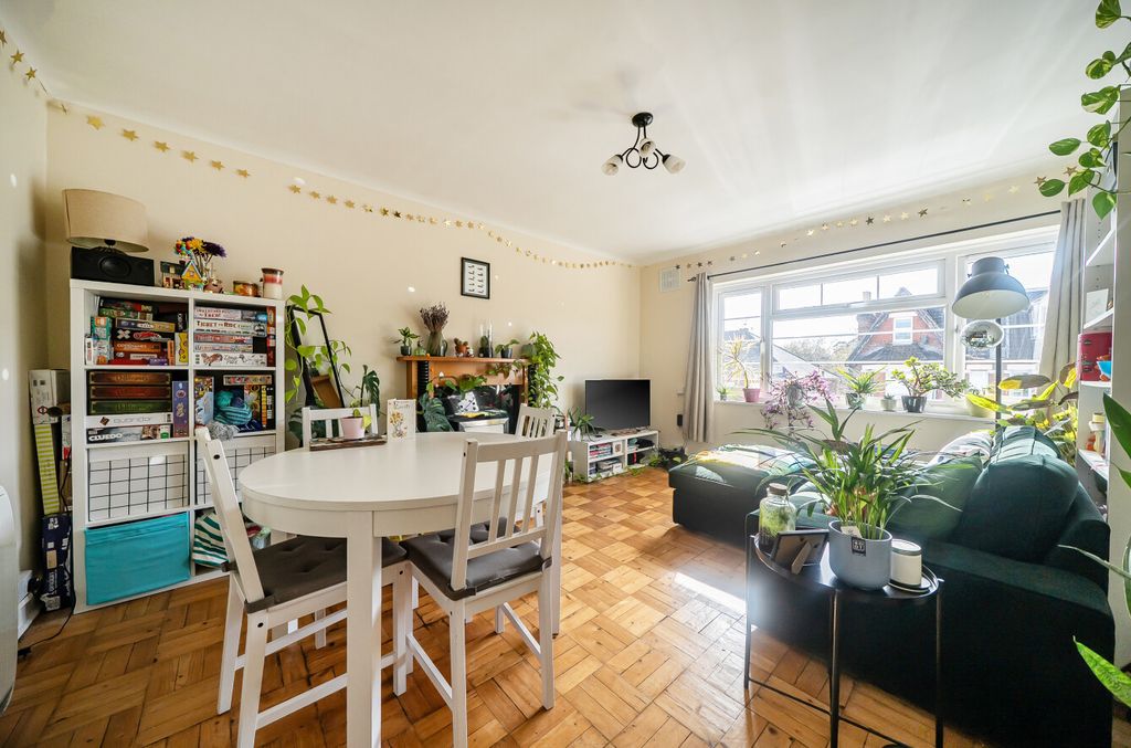 Property photo 2 of 10 1437588-18-69d6Bb...