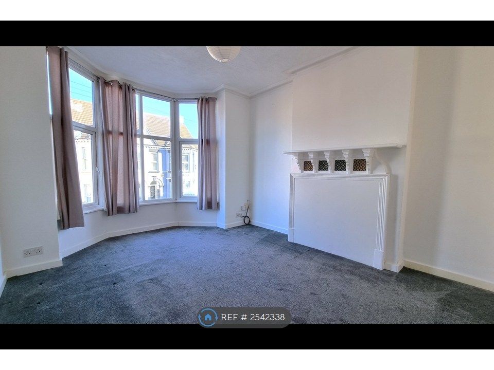 Property photo 1 of 13 Living Room