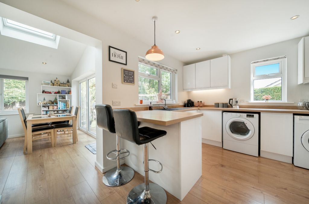 Property photo 2 of 21 1326184-17-6876d9025A18F-Arw