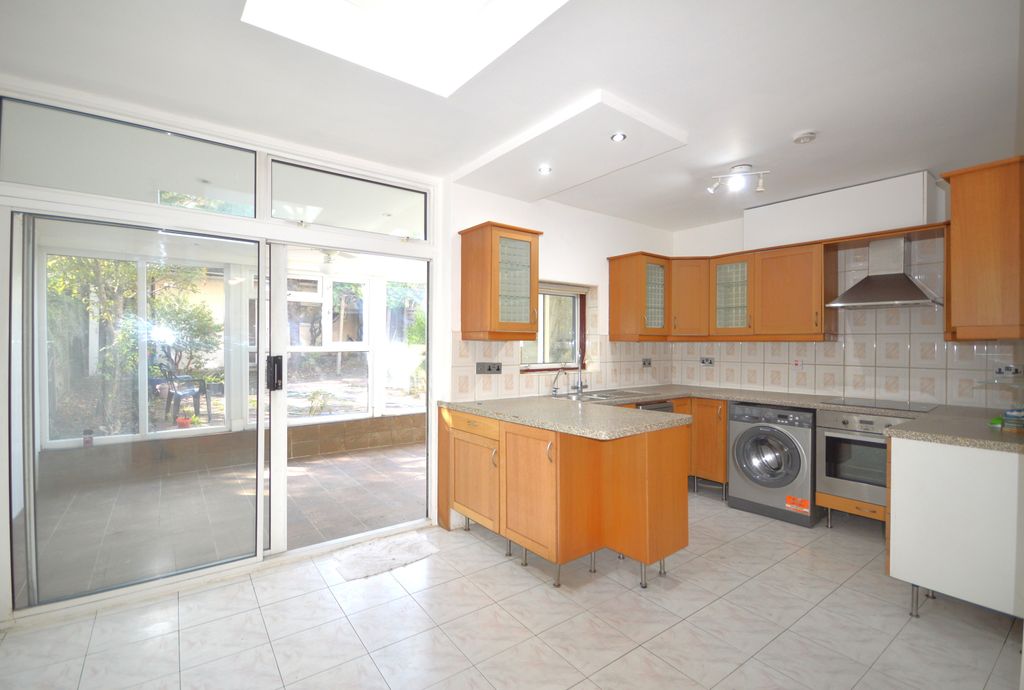 Property photo 3 of 36