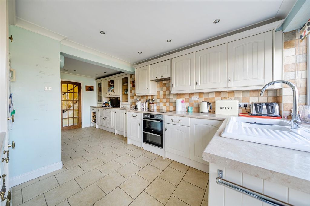 Property photo 2 of 20 1387894-7-6939695B446dc.Jpg