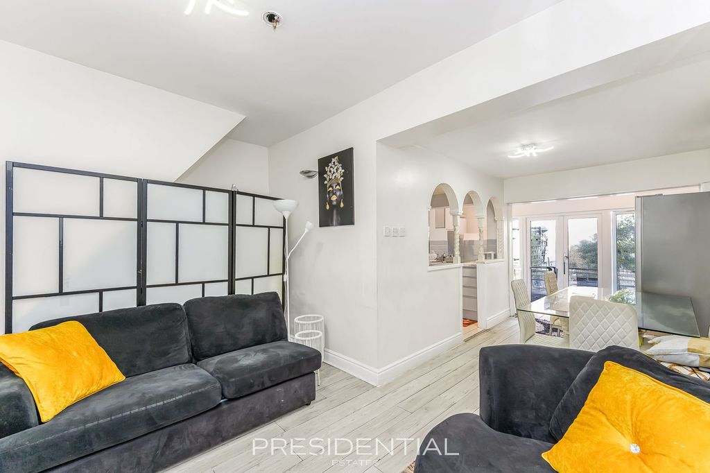 Property photo 3 of 23