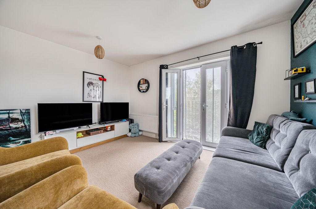 Property photo 2 of 11