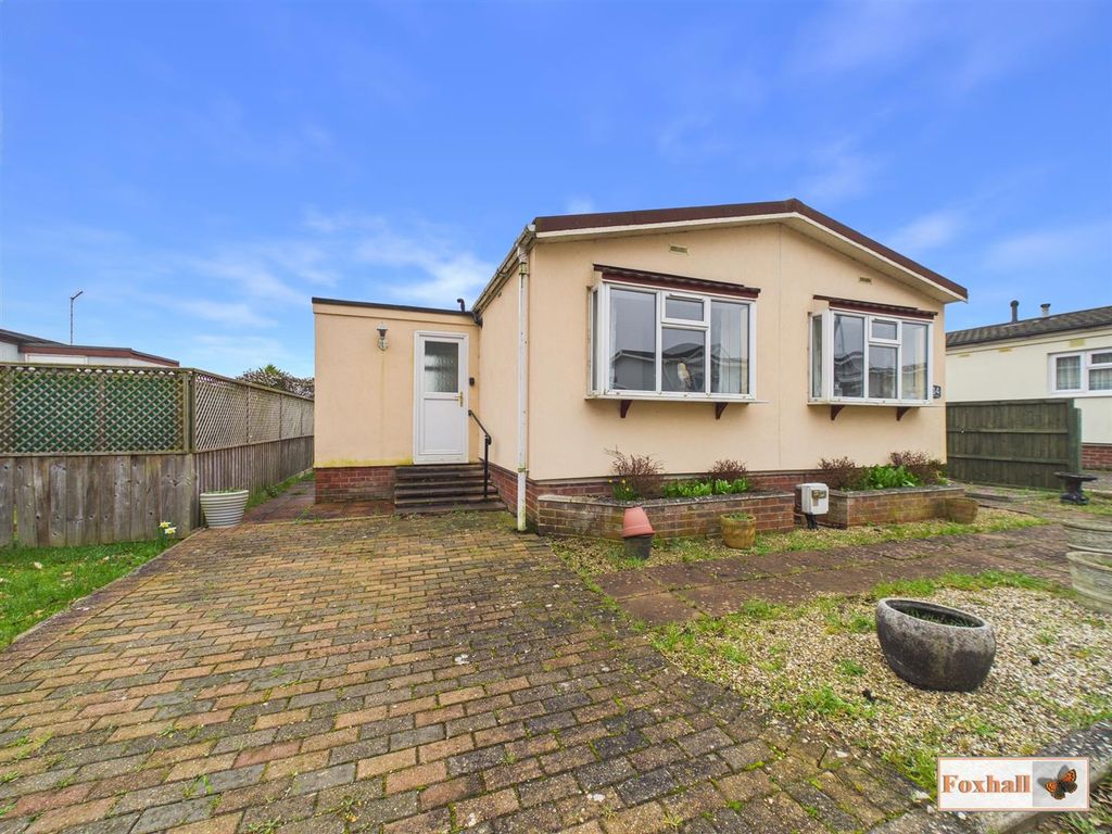 Property photo 1 of 16 Front Garden