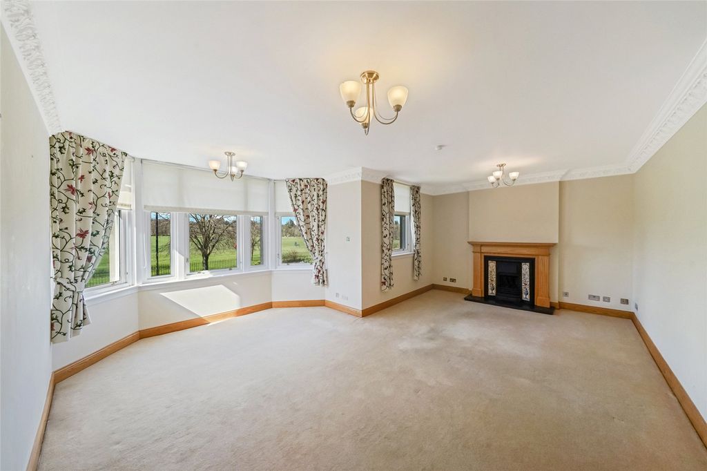 Property photo 2 of 24 Lounge