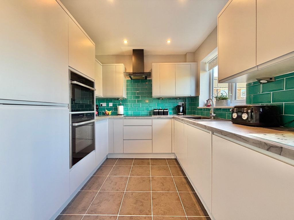 Property photo 3 of 18 Kitchen