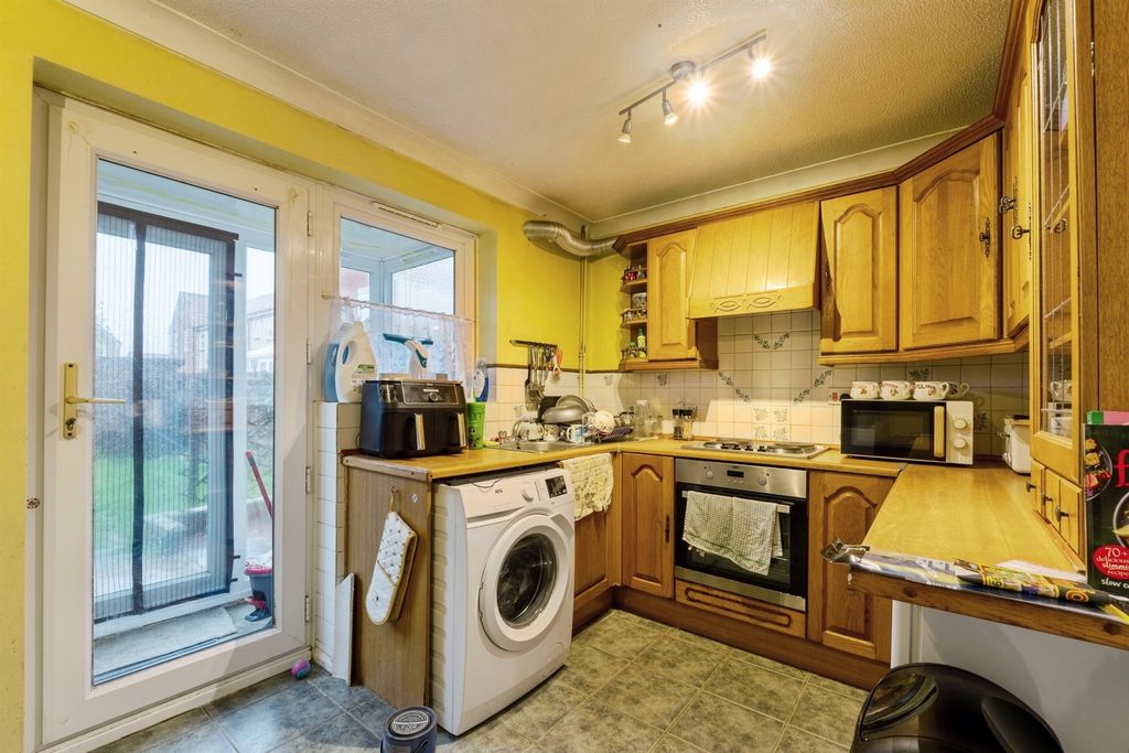 Property photo 3 of 11