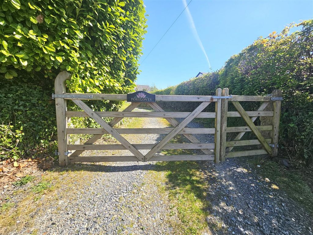 Property photo 3 of 24 Gate.Jpg