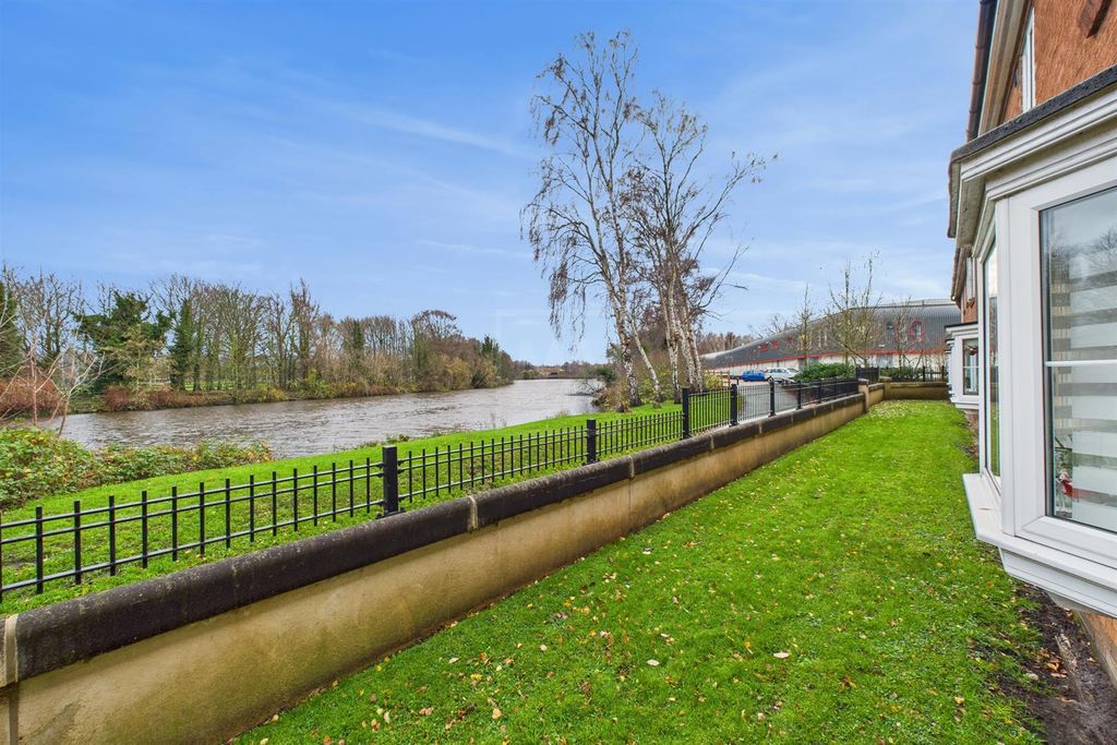 Property photo 2 of 17 Riverside Views