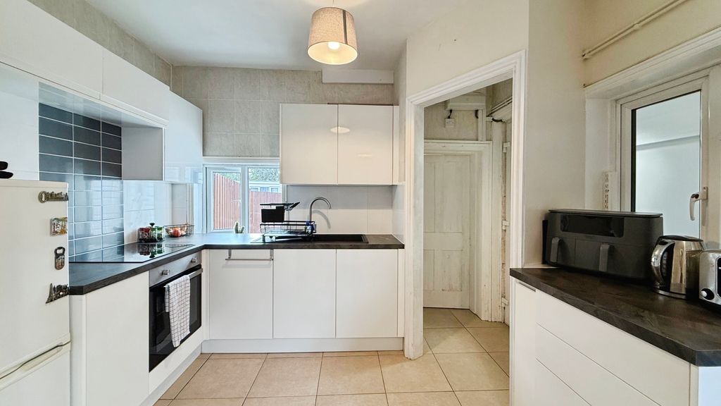 Property photo 3 of 11 Kitchen/Dining Room