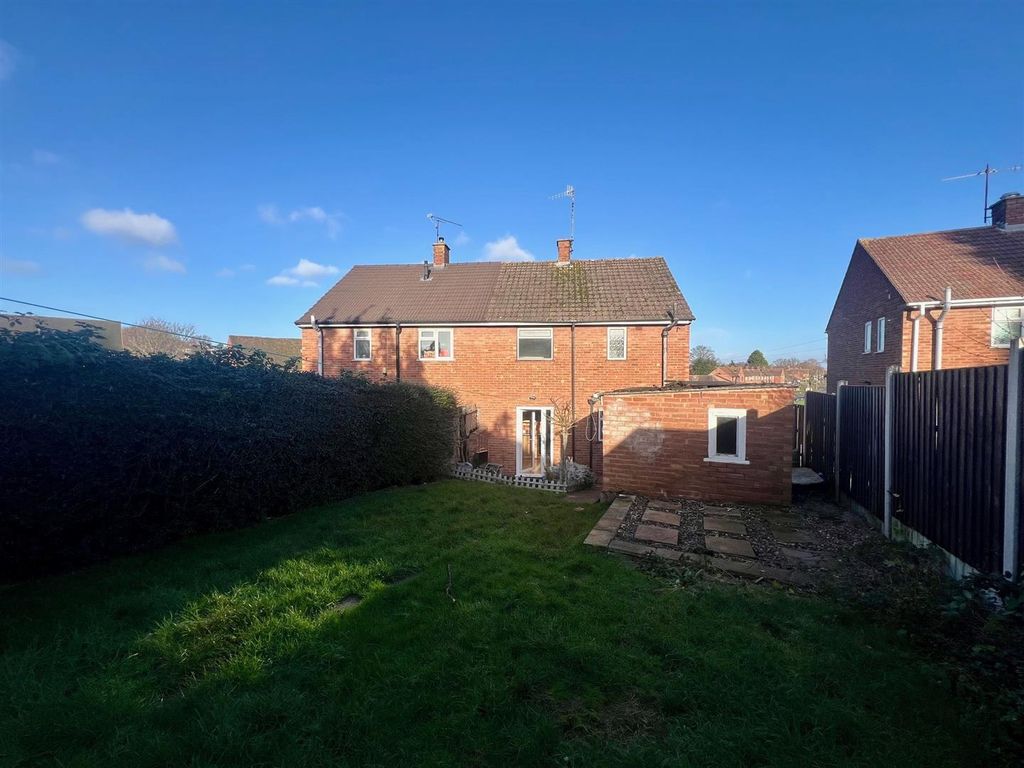 Property photo 3 of 16 Garden 3.Jpg