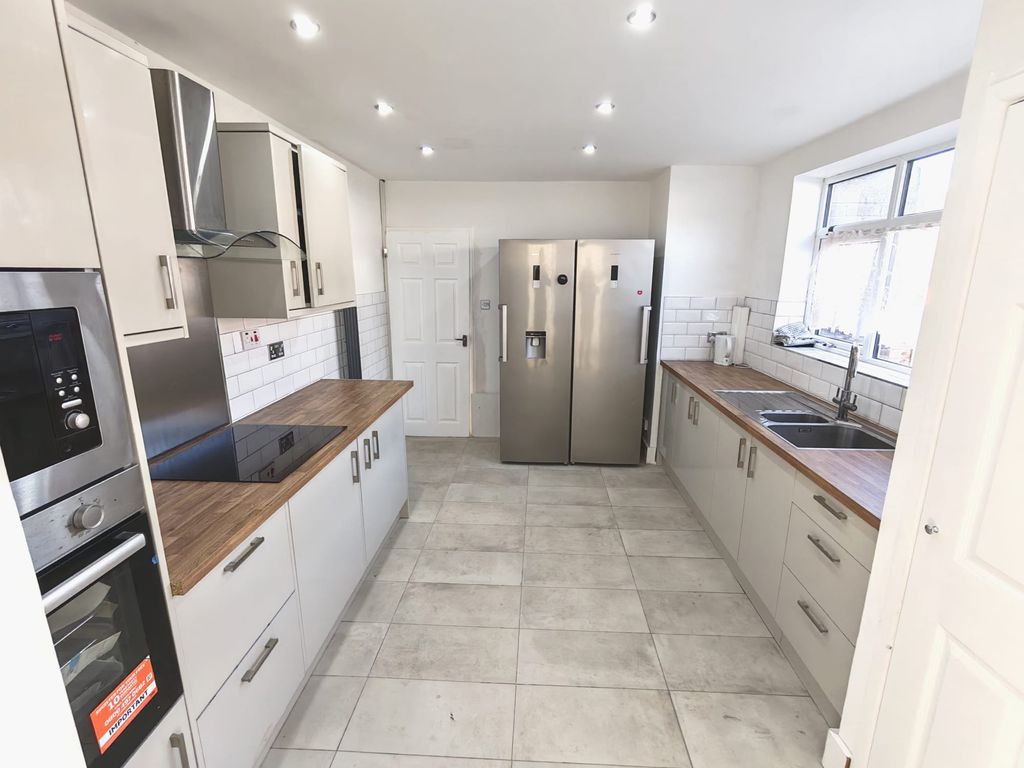 Property photo 2 of 18 Kitchen A
