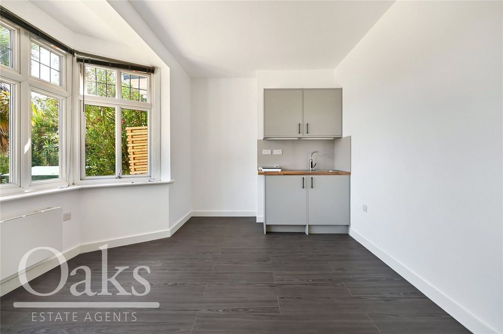 Property photo 3 of 6 Studio