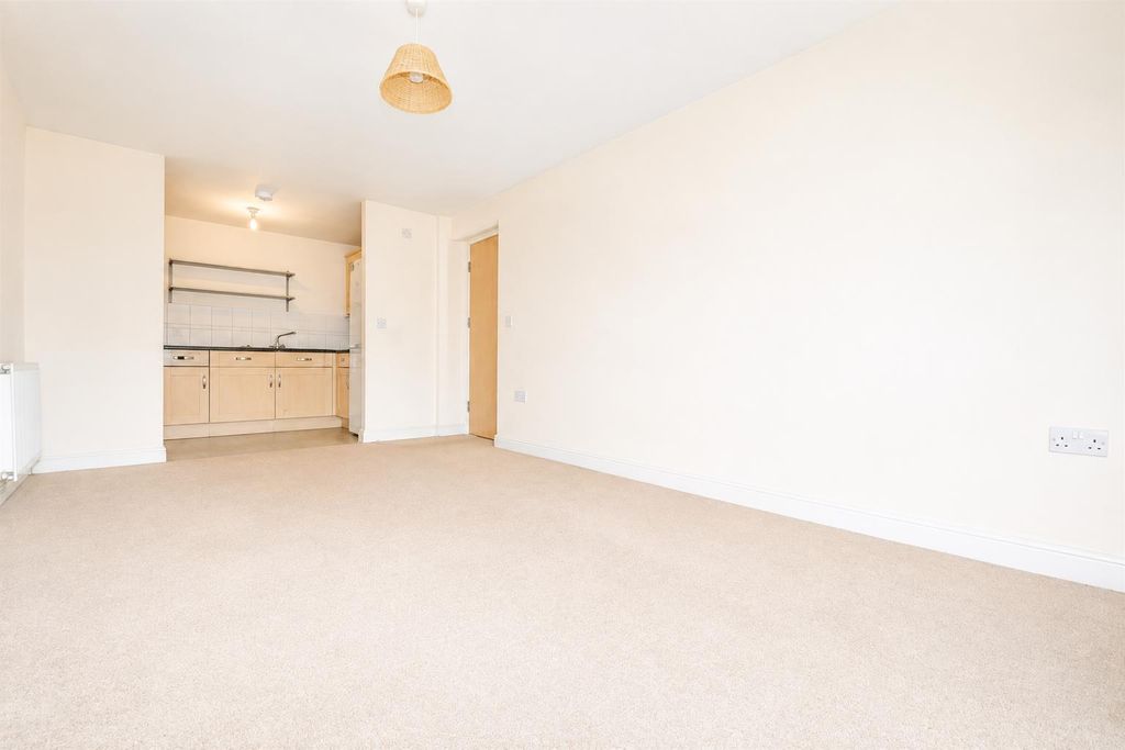 Property photo 3 of 11 Lounge2.Png