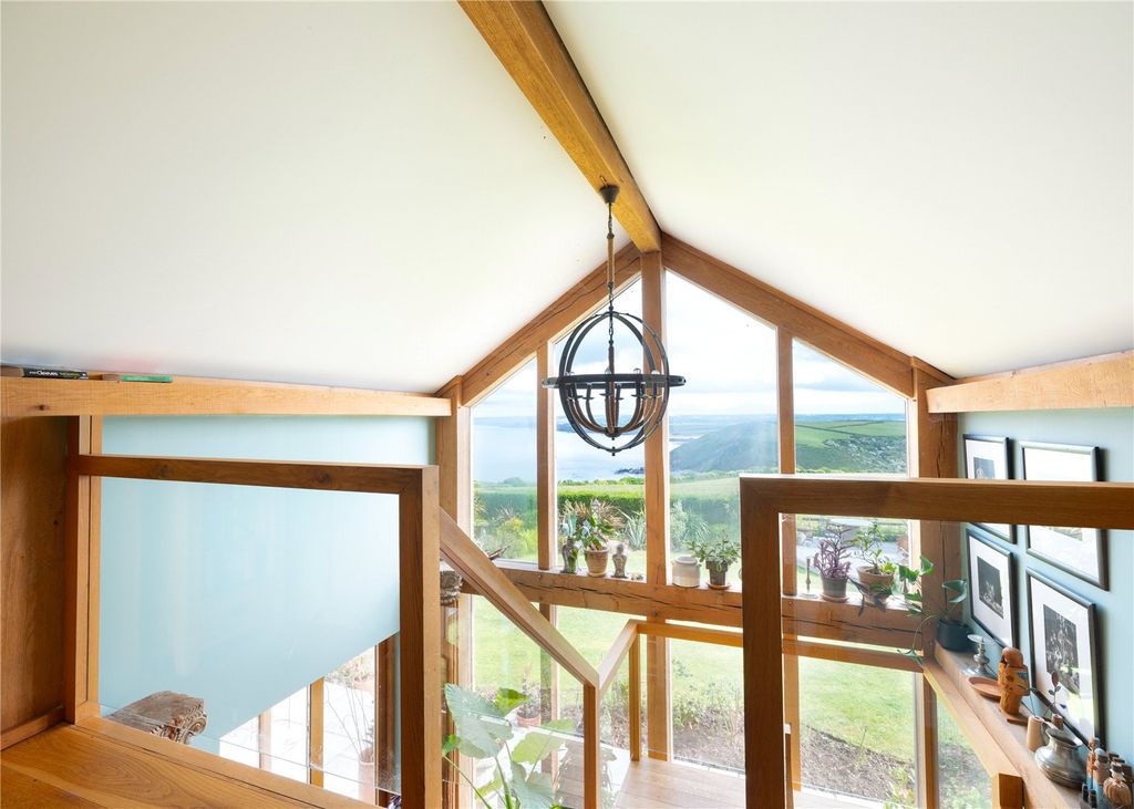 Property photo 3 of 25 Staircase
