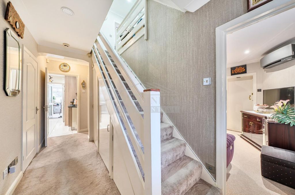 Property photo 2 of 12 0E1074c2-B0Cf-47Cf-897B-d1498c558F4F.Jpg