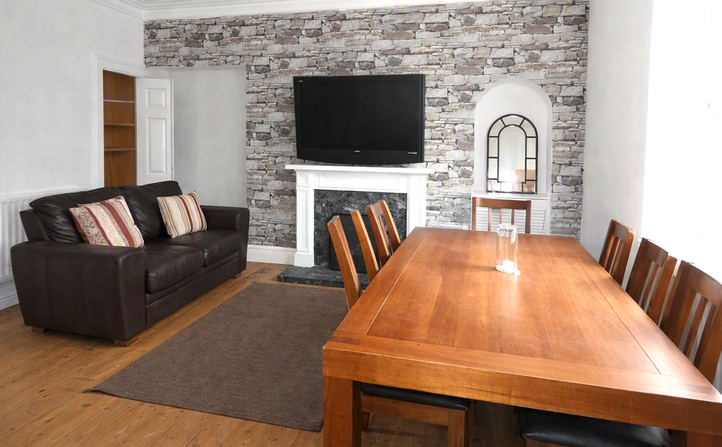Property photo 2 of 15 Lounge