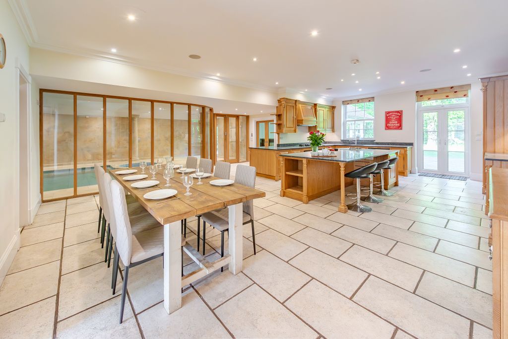 Property photo 2 of 25