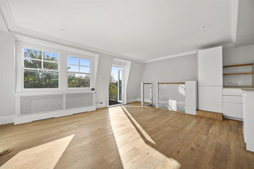 Property photo 3 of 9 Batoum Gardens