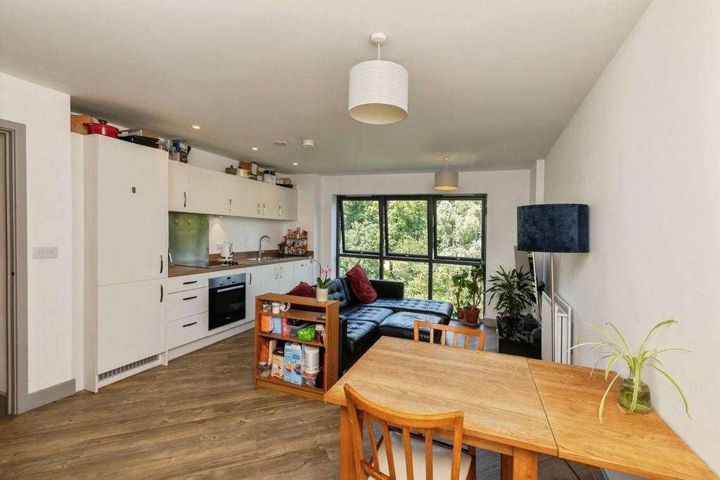 Property photo 3 of 20 Pbox-Img.Jpg