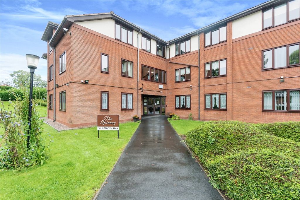 Property photo 1 of 12 The Spinney