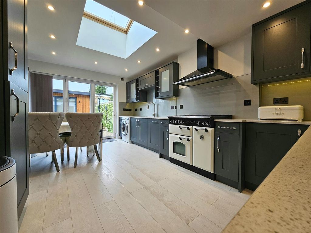 Property photo 1 of 17 Kitchen