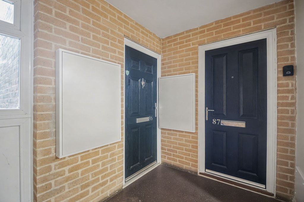 Property photo 2 of 11 87 Ladybank, Bracknell, Rg12 7Hb