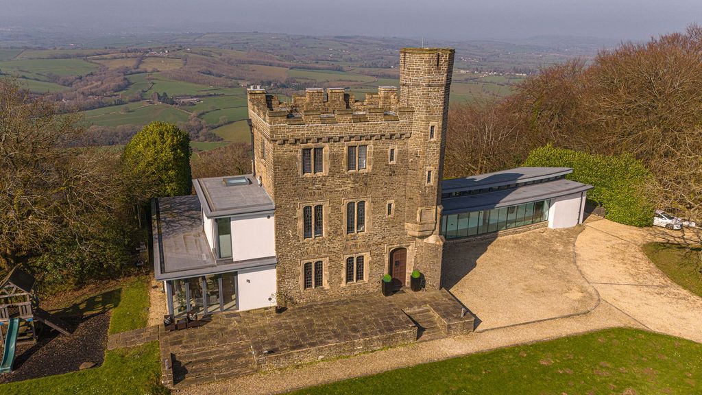 Property photo 1 of 82