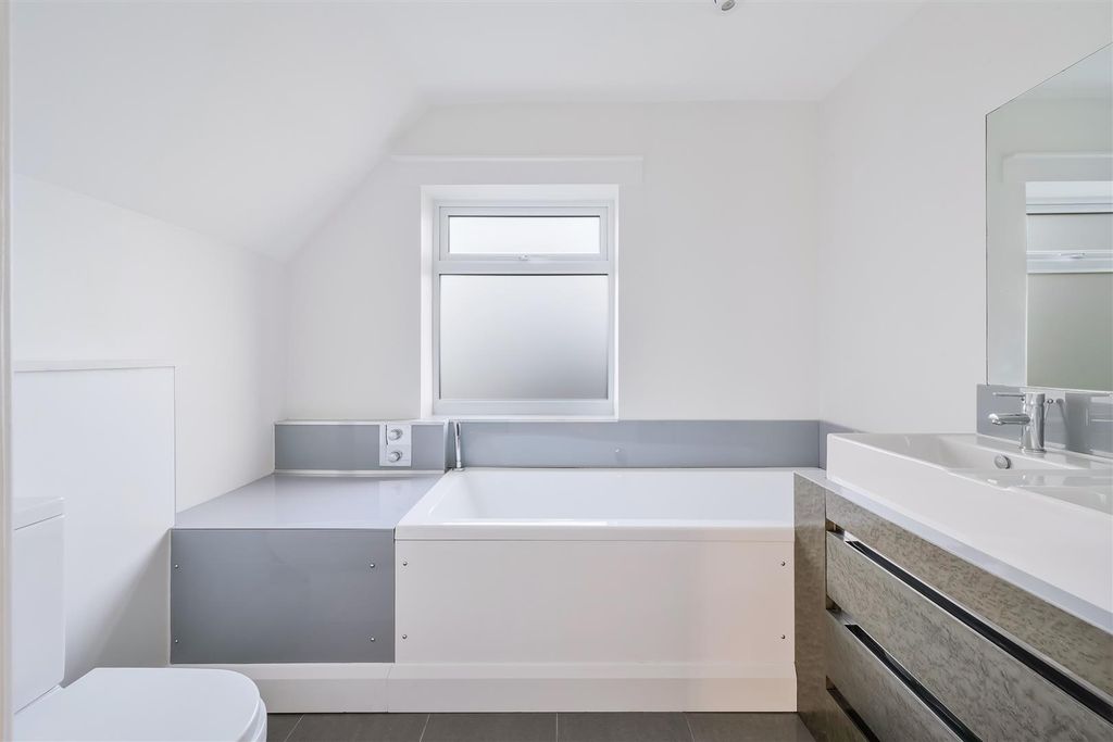 Additional image 17 of 4 bed detached house for saleWoodfield Hill, Coulsdon CR5